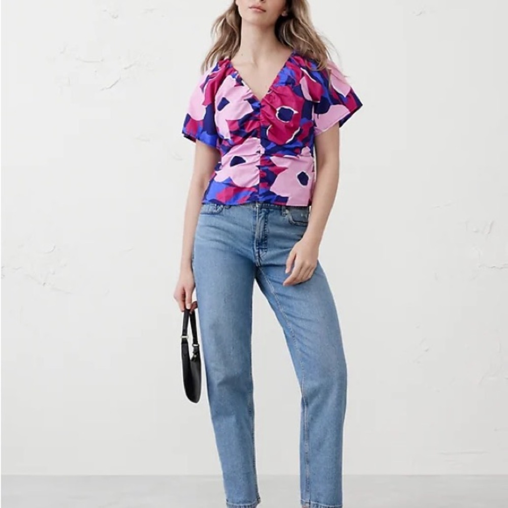 Floral V-Neck fitted poplin Blouse